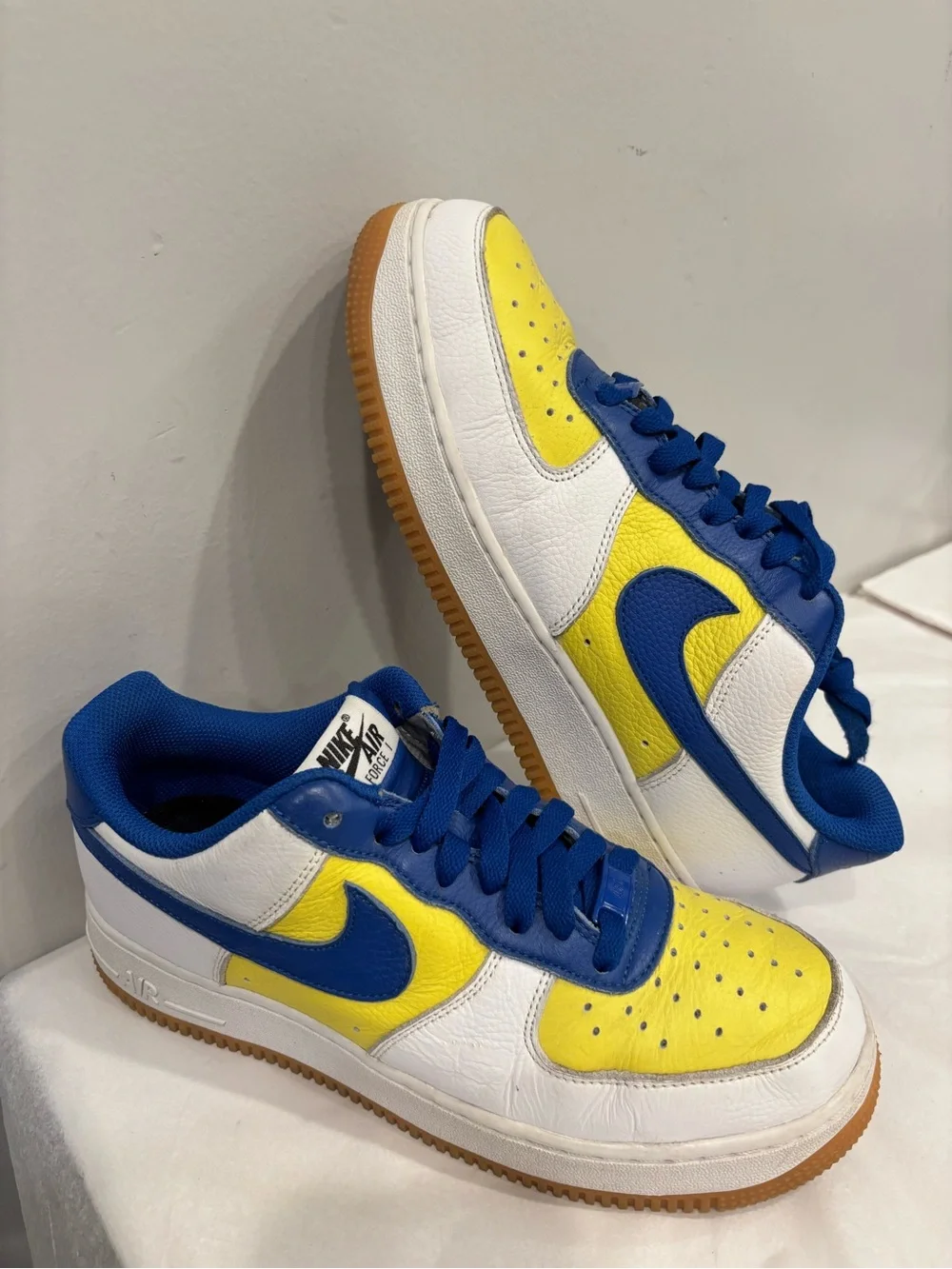 Nike AIRFORCE ONE Low-Top Sneakers in Blue, Yellow & White
